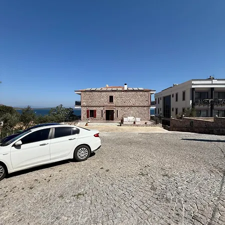 Cunda Sea-view Stone & Private Bed & Breakfast