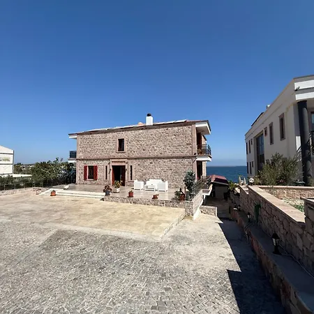 Bed & Breakfast Cunda Sea-view Stone & Private