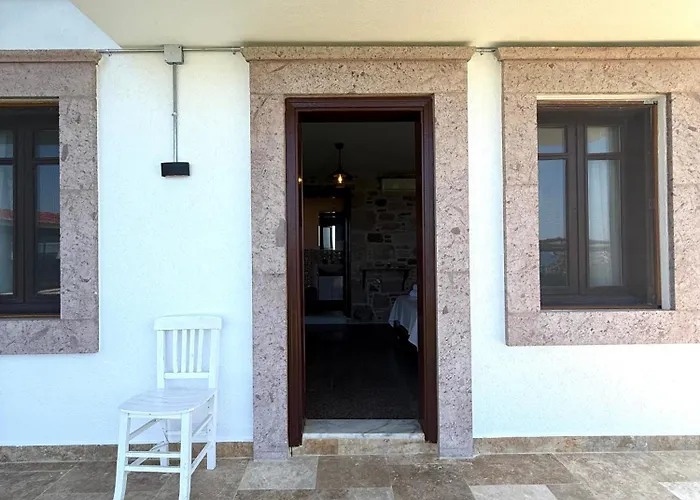 Cunda Sea-view Stone & Private Oda ve Kahvaltı 3*