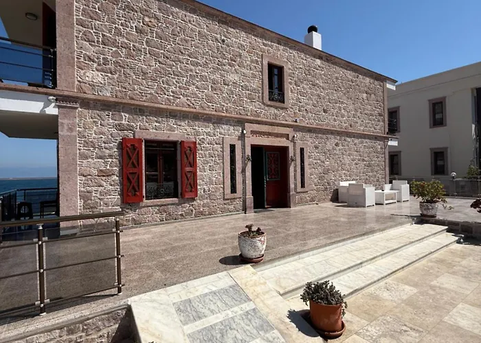 Cunda Sea-view Stone & Private Oda ve Kahvaltı 3*